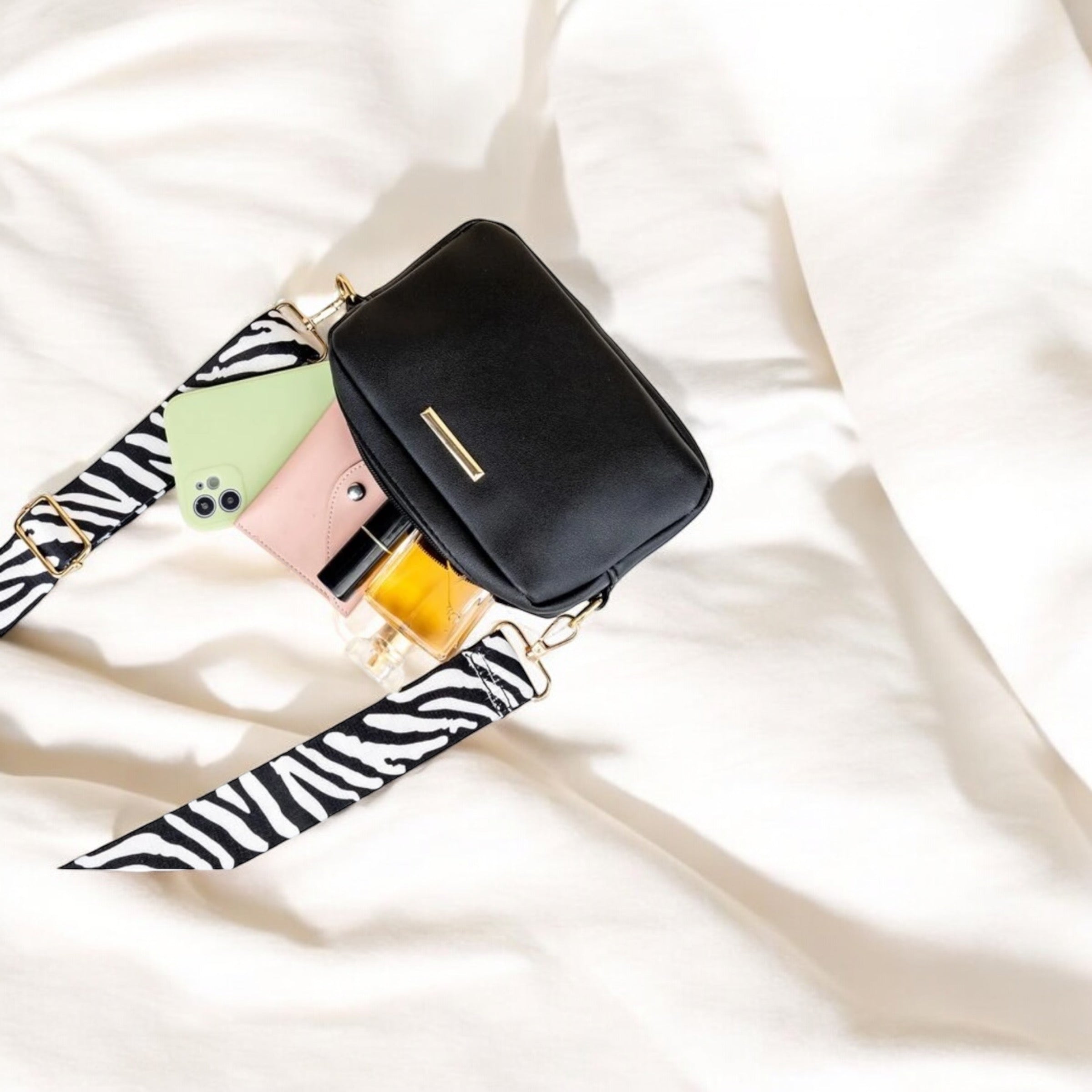 Chic Companion - Trendy Crossbody Bag Black with Zebra Strap