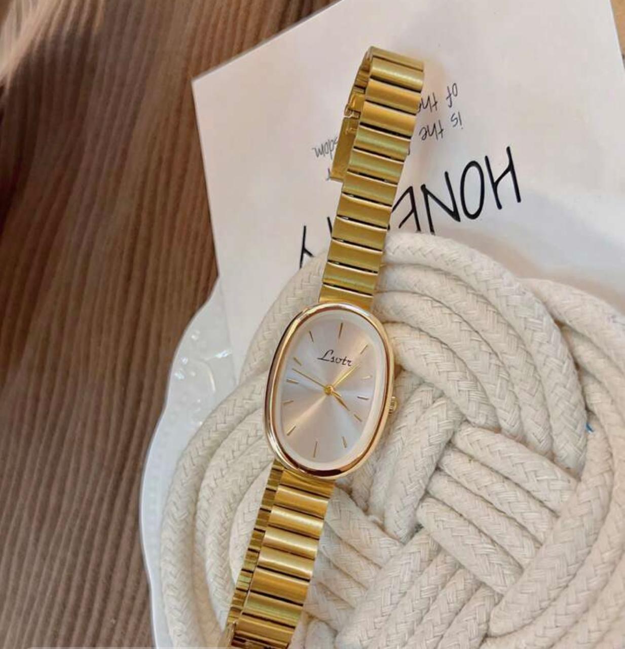 Retro Gold Watch 01